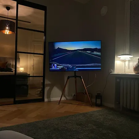 Appartement Luxury 2bdr In Center With Free Parking *