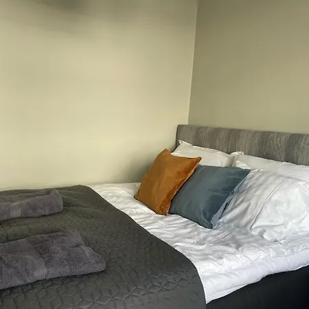 Apartment Luxury 2bdr In Center With Free Parking *