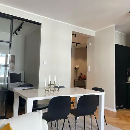 Luxury 2bdr In Center With Free Parking Apartmán