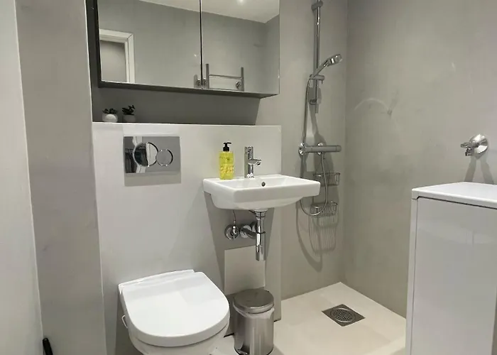 Appartement Luxury 2bdr In Center With Free Parking *